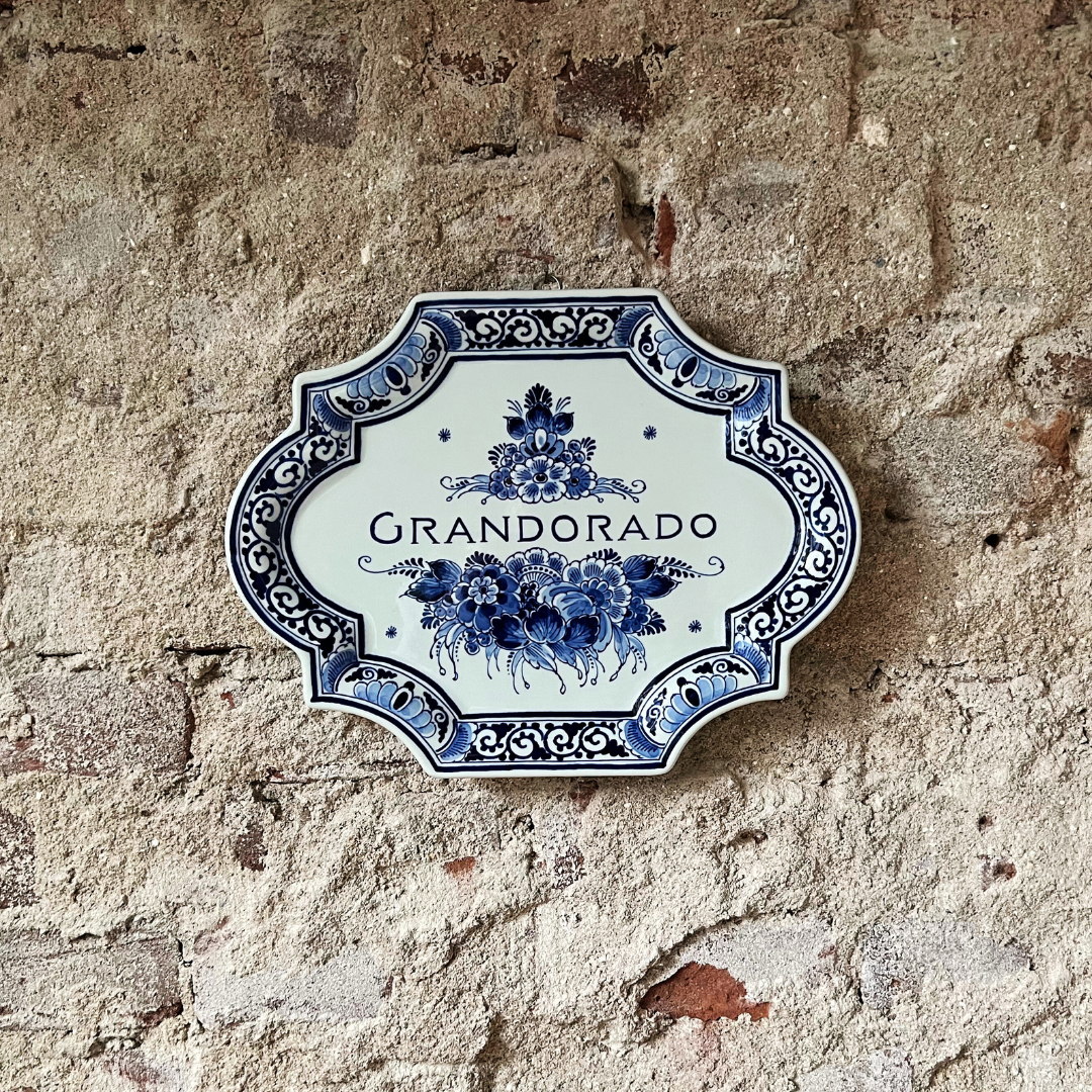Jumping Amsterdam x Royal Delft: een gepersonaliseerd Delfts Blauw stalbord