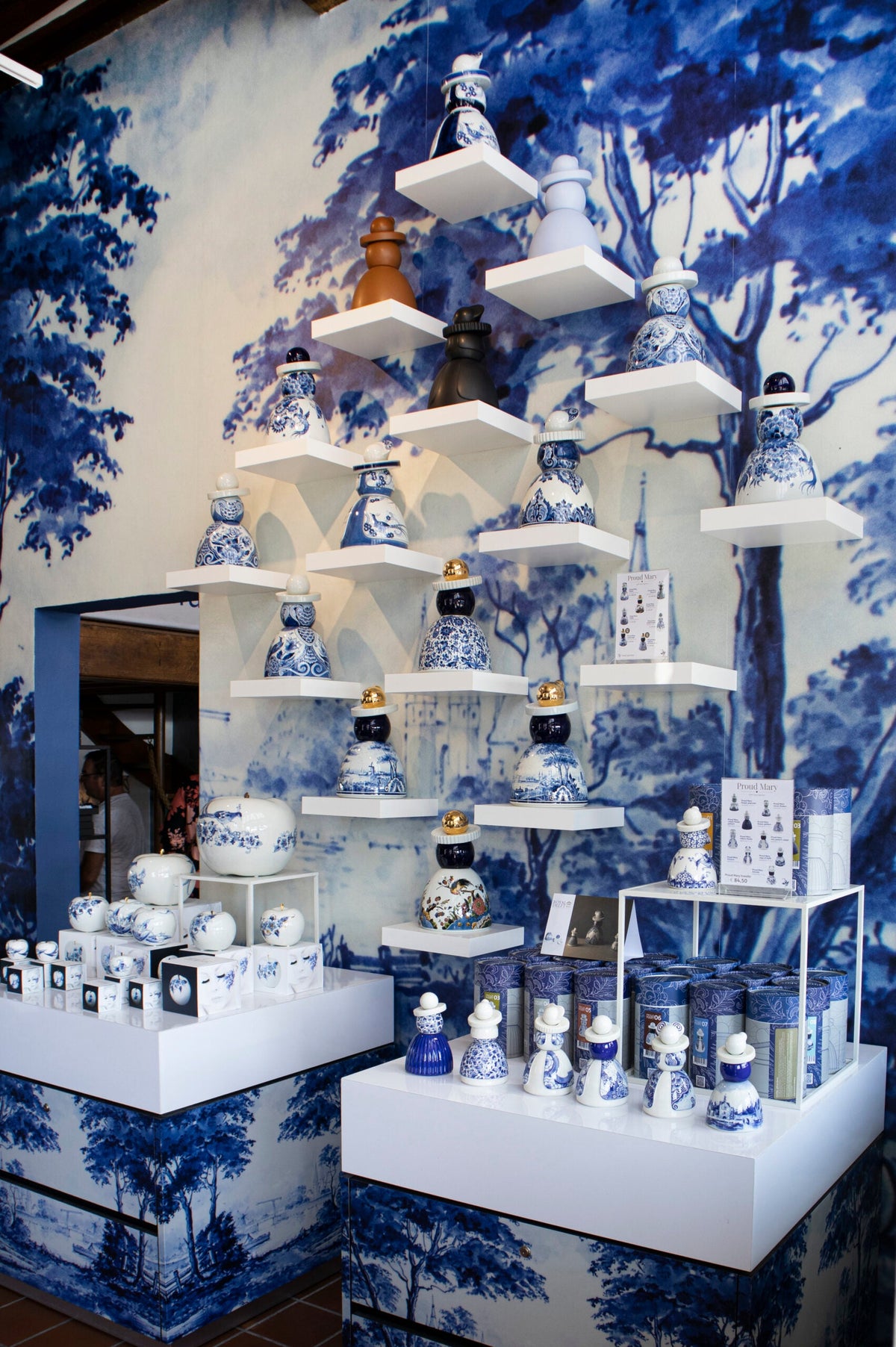 Royal Delft opent de stijlvolle Brandstore op de Markt in Delft