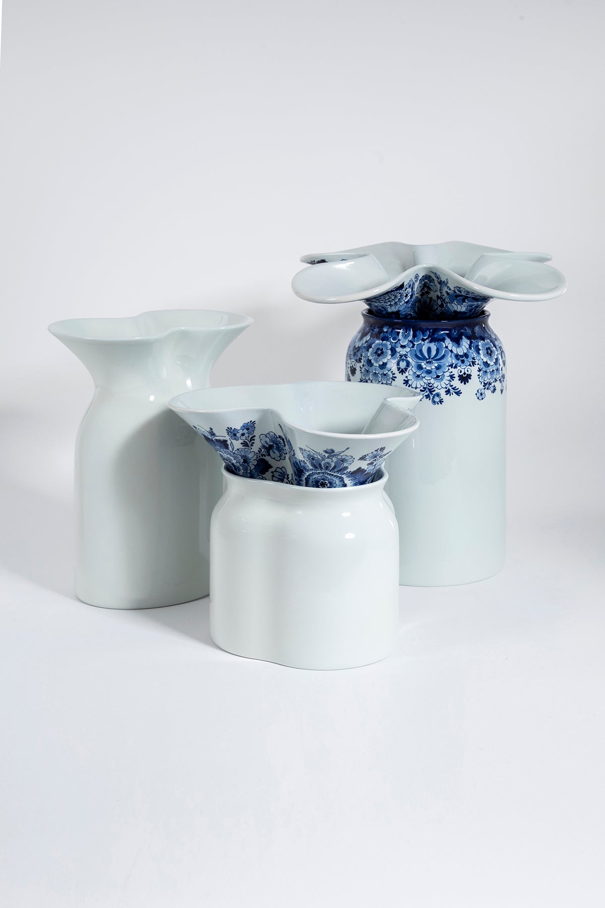 Mazzo Blue Pure White Vase 2